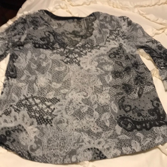 Size XL black/cream top by essentials by Milano - Picture 5 of 5
